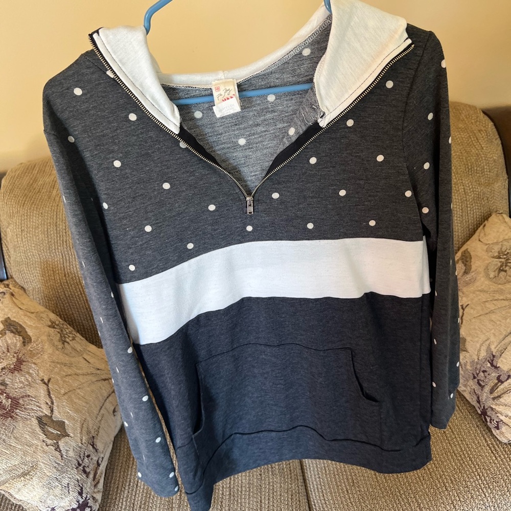 Women’s hooded zip pullover